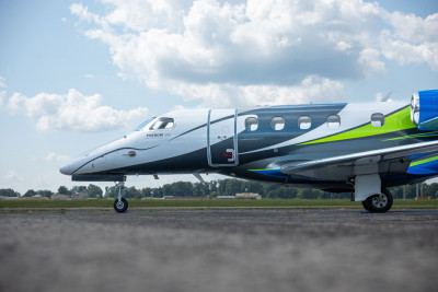 2017 Embraer Phenom 300: 