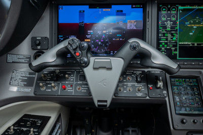 2017 Embraer Phenom 300: 