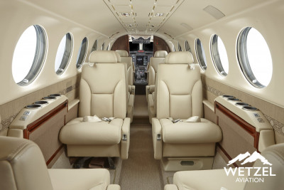 2000 Beechcraft King Air 350: Forward Interior Detail View