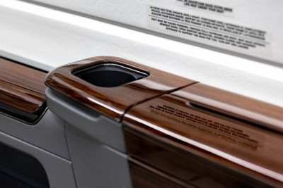 2021 Embraer Phenom 300E: 