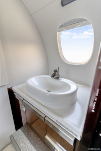 2017 Embraer Phenom 300: 