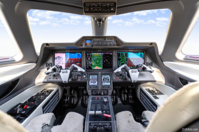 2017 Embraer Phenom 300: 