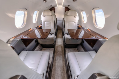 2017 Embraer Phenom 300: 