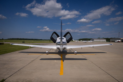 2004 Cirrus SR22 G2: 