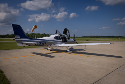 2004 Cirrus SR22 G2: 