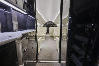 2008 Dassault Falcon 2000LX: 