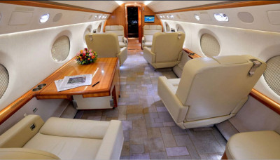 2005 Gulfstream G550: Mid cabin looking forward