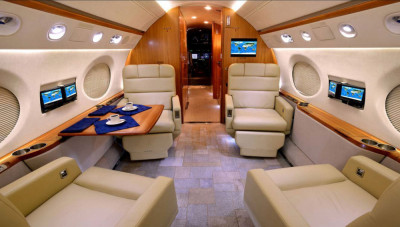 2005 Gulfstream G550: Forward cabin looking forward
