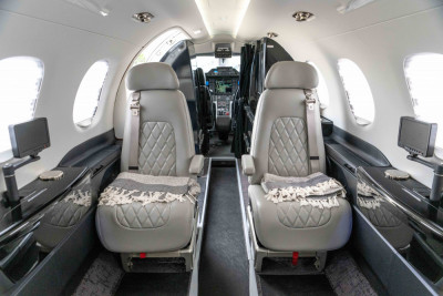 2010 Embraer Phenom 300: 