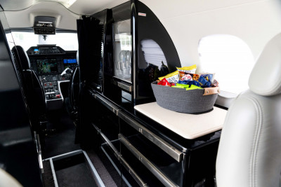 2010 Embraer Phenom 300: 