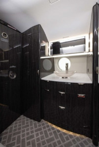 2023 Gulfstream G280: Aft lav