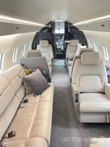 2004 Bombardier Challenger 300: 