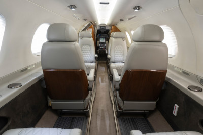 2010 Embraer Phenom 300: 