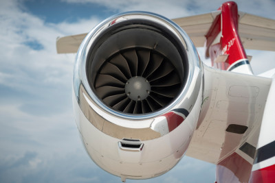 2010 Embraer Phenom 300: 