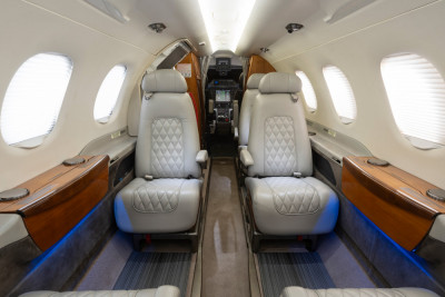 2010 Embraer Phenom 300: 
