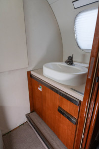 2010 Embraer Phenom 300: 