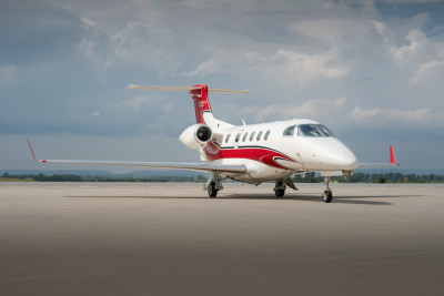 2010 Embraer Phenom 300: 