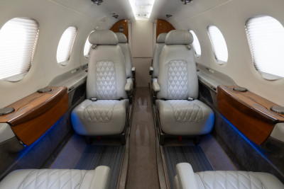 2010 Embraer Phenom 300: 