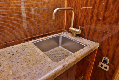 2009 Bombardier Challenger 605: 