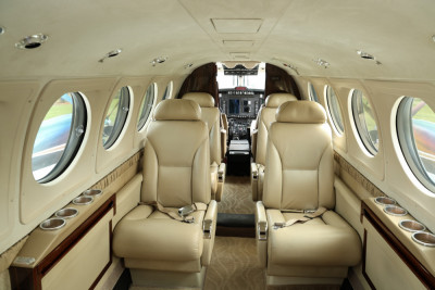 2011 Beechcraft King Air 250: Forward Cabin