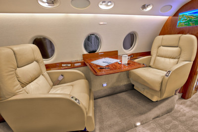 2002 Gulfstream G200: Executive Seating and Table