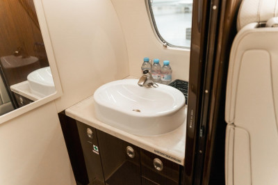 2024 Embraer Phenom 300E: 