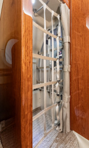 2007 Hawker 850XP: Aft Cabin Closet