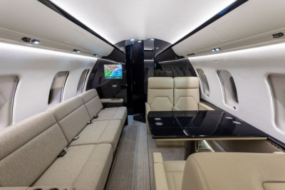 2008 Bombardier Challenger 605: Aft cabin looking aft