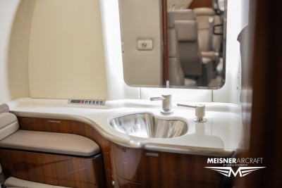 2006 Bombardier Learjet 40XR: 