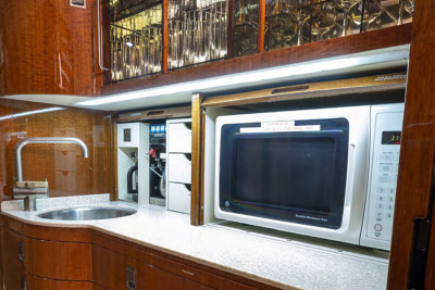 1998 Dassault Falcon 2000: 61-Galley 2