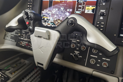2015 Embraer Phenom 100E: 
