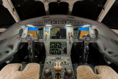 2021 Dassault Falcon 2000LXS: Flight Deck
