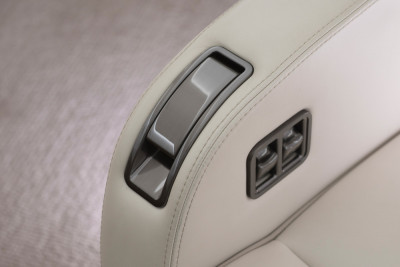 2021 Dassault Falcon 2000LXS: Cabin Seat Plating & Leather