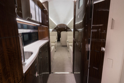 2021 Dassault Falcon 2000LXS: Galley & Closet
