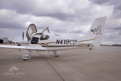 2005 Cirrus SR22 G2: 