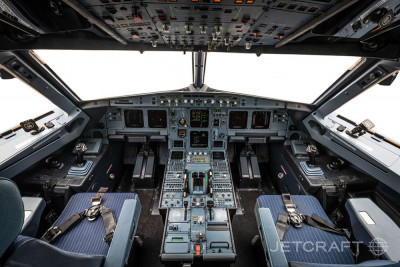 2001 Airbus A319CJ: 