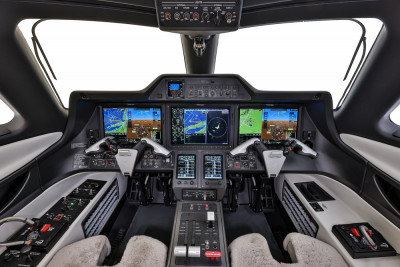 2022 Embraer Phenom 300E: 2022 Embraer Phenom 300E Cockpit