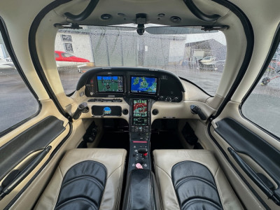 2004 Cirrus SR22 G2: 
