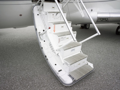 2001 Bombardier Challenger 604: 