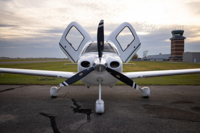 2006 Cirrus SR22 G2 GTS: 