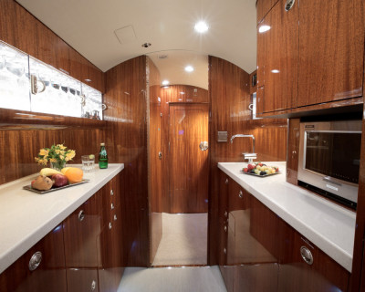 2005 Gulfstream G300: 