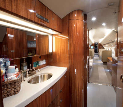 2005 Gulfstream G300: 