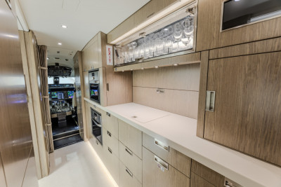 2025 Bombardier Global 8000: 
