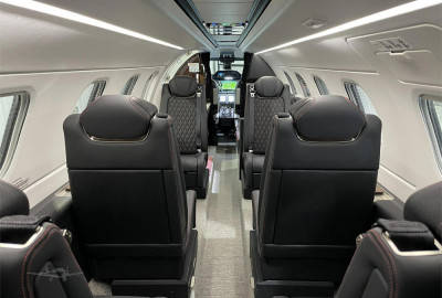 2023 Embraer Phenom 300E: 