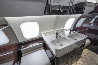 2019 Bombardier Global 8000: 