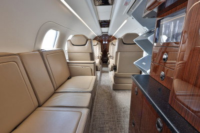 2024 Embraer Phenom 300E: 