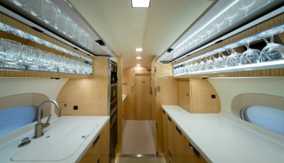 2016 Gulfstream G650ER: Aft galley