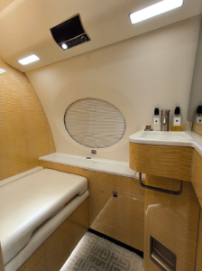 2016 Gulfstream G650ER: Forward lav