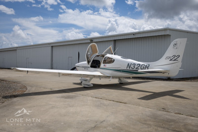 2001 Cirrus SR22: 