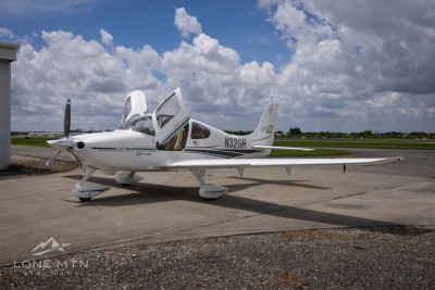 2001 Cirrus SR22: 